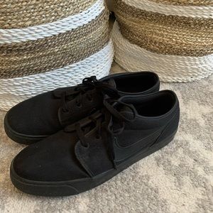 Nike SB Charge Canvas Men’s Skate Shoe